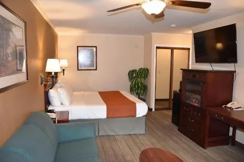 Dynasty Suites Redlands 3*,